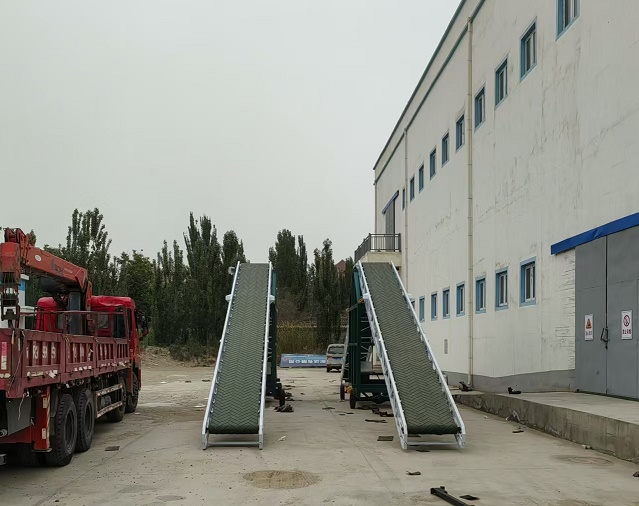 雙翼式輸送機